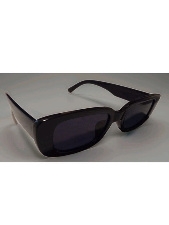 Black CC Sunglasses Elegant Retro 1990\'s Y2K Fashion Design main image 8